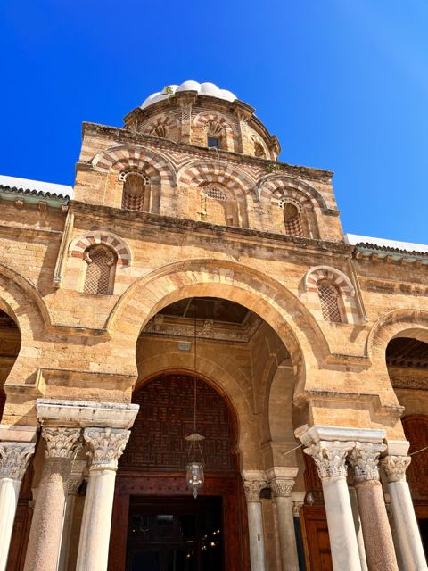 Portail sculpté de la mosquée al-Zaytouna